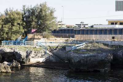 Bari, viaggio all'interno dell'ex lido della Polizia: gioiello abbandonato senza un perch�